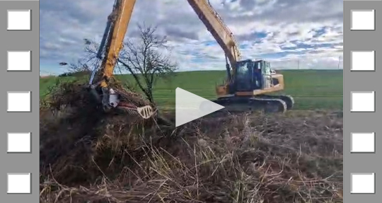 Video Langstielbagger mit Mähkorb